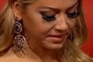 Hadise'nin kirpikleri alay konusu oldu