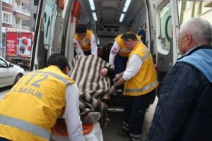 Kontrolden &ccedil;ıkan otomobil şarampole yuvarlandı