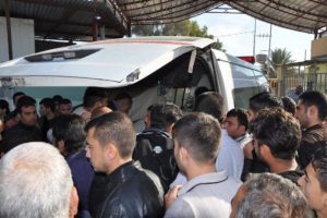 Sağlık personelini otomatik silahlarla taradılar