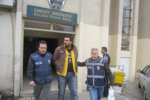 Dolandırıcıyı bıraktığı telefon yakalattı