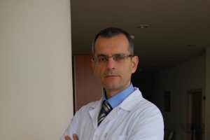 G&ouml;z doktoru kazada ağır yaralandı