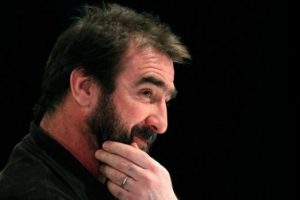 Cantona evsizler i&ccedil;in arabasını sattı
