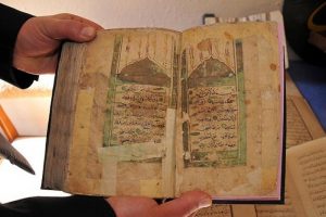 Cami &ccedil;atısından servet &ccedil;ıktı