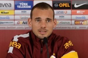 Sneijder geldi, Galatasaray Fenerbah&ccedil;e'yi ge&ccedil;ti