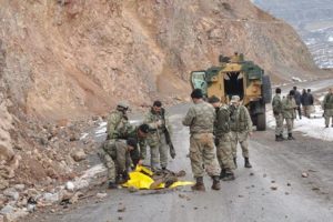 &Ccedil;ukurca'da bir PKK'lı cesedi daha bulundu