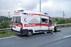 TIR ambulansa &ccedil;arptı
