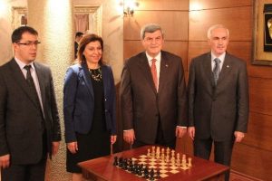 36 bin &ouml;ğrenciye satran&ccedil; takımı