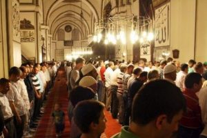 Bursalılar camilere akın etti