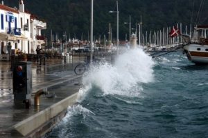 Kuzey Ege'de fırtına uyarısı