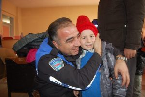 Toplum destekli polislerden anlamlı yardım