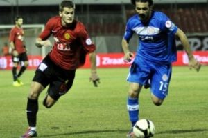10 kişi Es-Es, Erkan Zengin'le g&uuml;ld&uuml;!