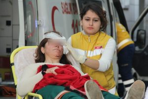 Baldızlarını hastanelik etti