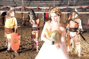 Gladyat&ouml;rler ve mankenler aynı arenada