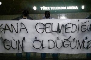 Beşiktaş taraftarı TT Arena'yı bastı!