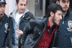 Sigarası i&ccedil;in ateş isteyince...