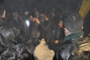 Halı sahanın istinat duvarı &ccedil;&ouml;kt&uuml;:1 &ouml;l&uuml;