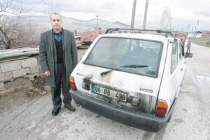 Kızını DHKP-C'den kurtarmak isteyen babanın aracı yakıldı