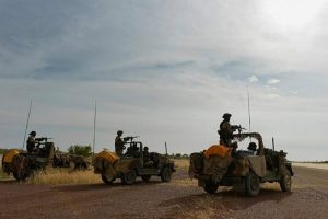 Askerler Timbuktu hava limanına girdi