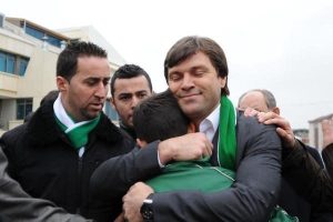 Ertuğrul Sağlam g&ouml;zyaşlarını tutamadı