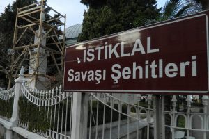 Osmanlı'ya hakaret i&ccedil;eren abide kaldırıldı