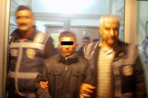 Altın &ccedil;aldılar parasıyla otomobil aldılar