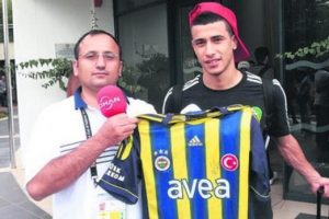 Belhanda Fenerbah&ccedil;e formasıyla poz verdi