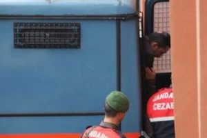 Belediye başkanı hakim karşısında