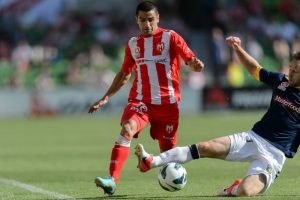 Bursaspor Aziz Behich'i getiriyor