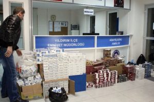 B&uuml;fede 6 bin paket ka&ccedil;ak sigara bulundu