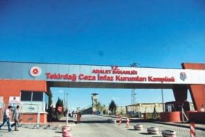 'Gereksiz' slogan attınız, tahliye yok