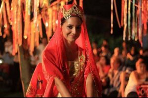 Evlenirken yapamadığı kına gecesini filmde yaptı