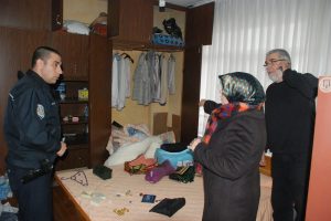 K&uuml;&ccedil;&uuml;k hırsızlar kameradan ka&ccedil;amadı