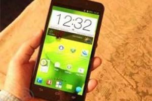 B&uuml;y&uuml;k ekranlı telefon furyasına ZTE'e de katıldı