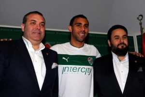 Bursaspor kul&uuml;b&uuml;n vizyonuna uygun hoca arayışında