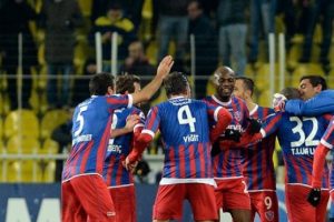 Karab&uuml;kspor tarih yazmanın eşiğinde