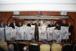 İneg&ouml;l'de 11 okula "beyaz bayrak"