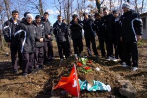 &Ouml;len madencilerin mezarlarına ziyaret
