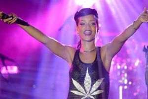 Rihanna İstanbul'a geliyor