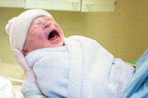 D&uuml;nya sezaryenle doğumu sorguluyor