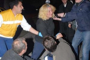 Taksi kaza yaptı yolcu "benim y&uuml;z&uuml;mden oldu" diye ağladı