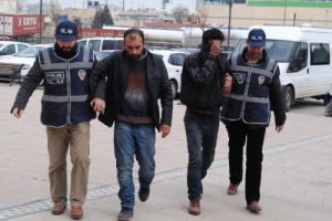 Suriyeliler 35 kilo esrarla yakalandı