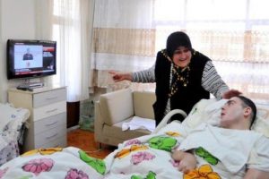 G&uuml;ls&uuml;m Anne'yi sevindiren kutlama
