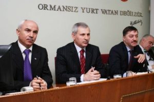 Aky&uuml;z, keresteciler ve orman k&ouml;yl&uuml;lerini dinledi