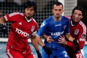 Olaylı ma&ccedil;ta 4 gol 1 kırmızı kart
