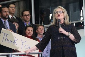Clinton veda etti