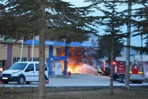 Yakıt istasyonunda patlama: 2 yaralı