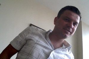 Ambulans şof&ouml;r&uuml;n&uuml;n &ccedil;aptığı gen&ccedil; hayatını kaybetti