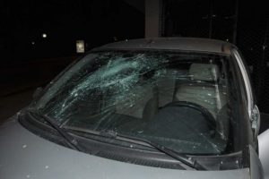 Otomobiline &ccedil;arptıkları gazeteciyi d&ouml;vd&uuml;ler
