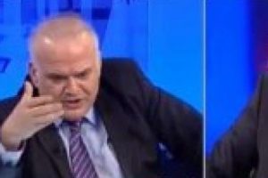 Ahmet &Ccedil;akar canlı yayında neredeyse k&uuml;f&uuml;r ediyordu