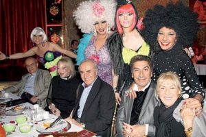Sosyeteyi buluşturan parti